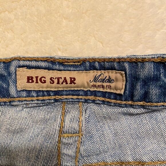 BIG STAR MADDIE MID RISE FIT SZ 30” Distressed Shorts Denim 🔥 - Picture 4 of 6